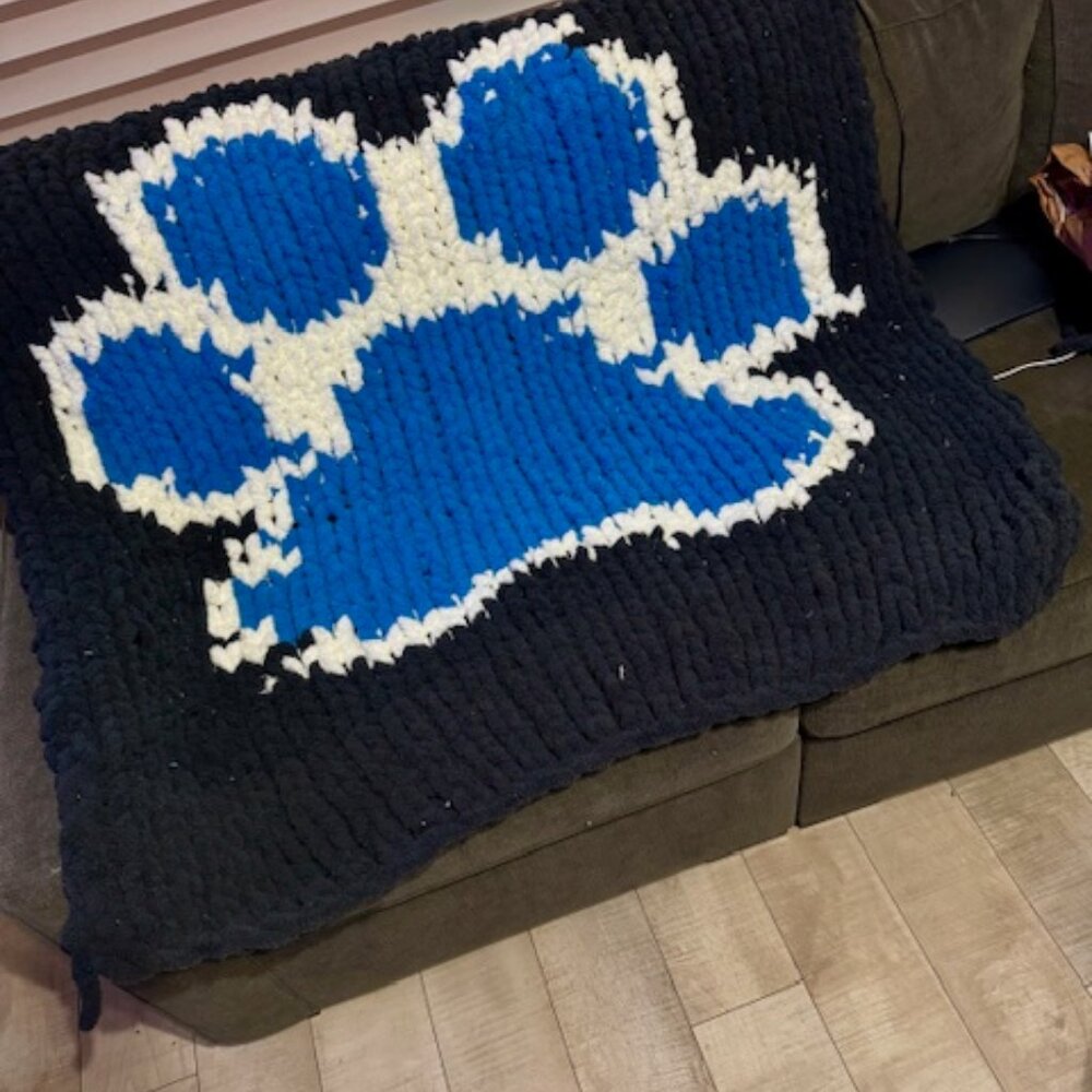 Hand Knit Graphic Design Chunky Blanket